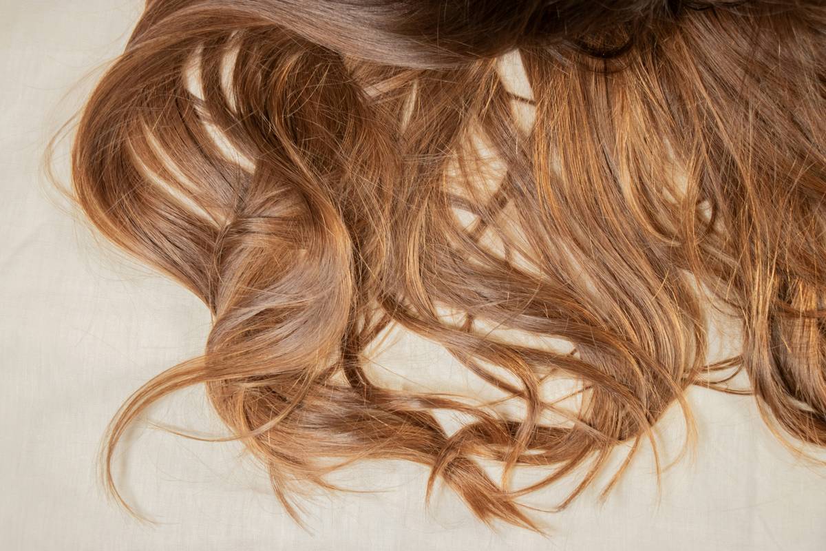 Chart comparing lightweight sprays, creams, and oils for different hair types: fine, medium, thick, curly, coily
