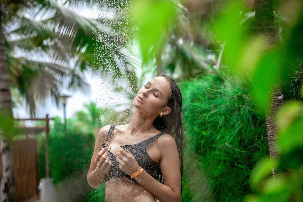 The Detangling Spray Breakdown: How to Tame Knots Without Sacrificing Hair Health