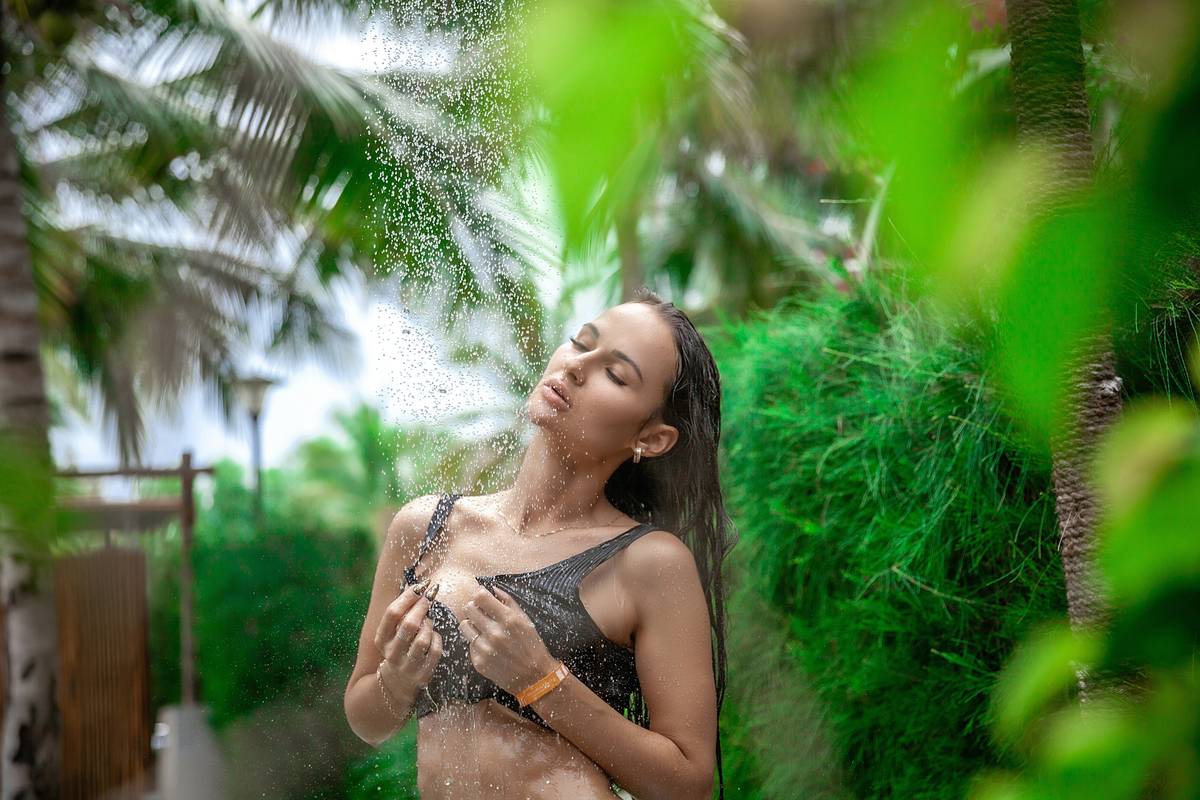 The Detangling Spray Breakdown: How to Tame Knots Without Sacrificing Hair Health