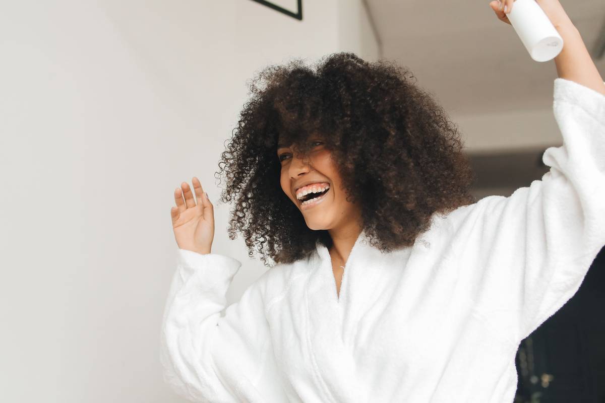 Smooth Hair Spray: The Leave-In Secret to Frizz-Free, Camera-Ready Hair (Even in Humidity)