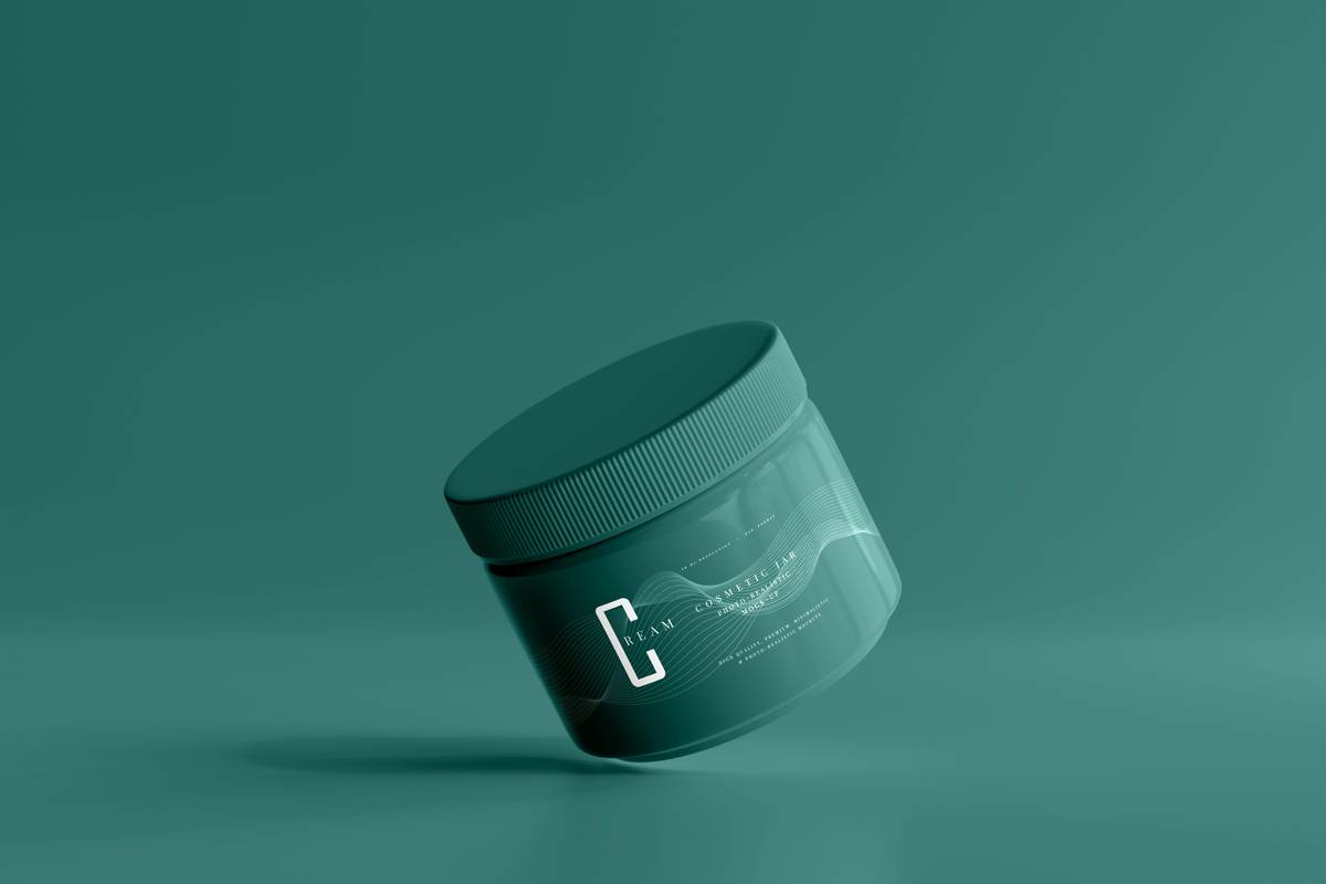 Infographic showing layers of hair strand with leave-in conditioner gel penetrating cuticle and delivering moisture to cortex